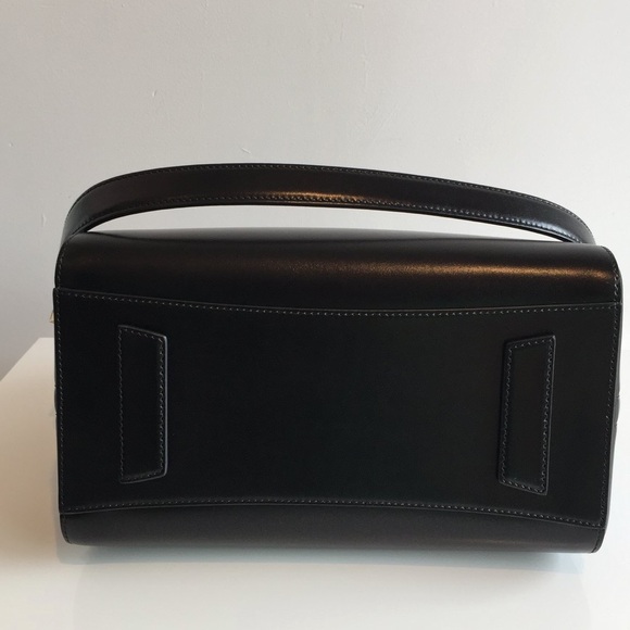 Authentic GIVENCHY Antigona Small Bag - Picture 4 of 6
